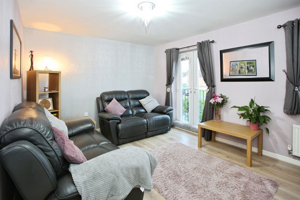 Property photo 2 of 32