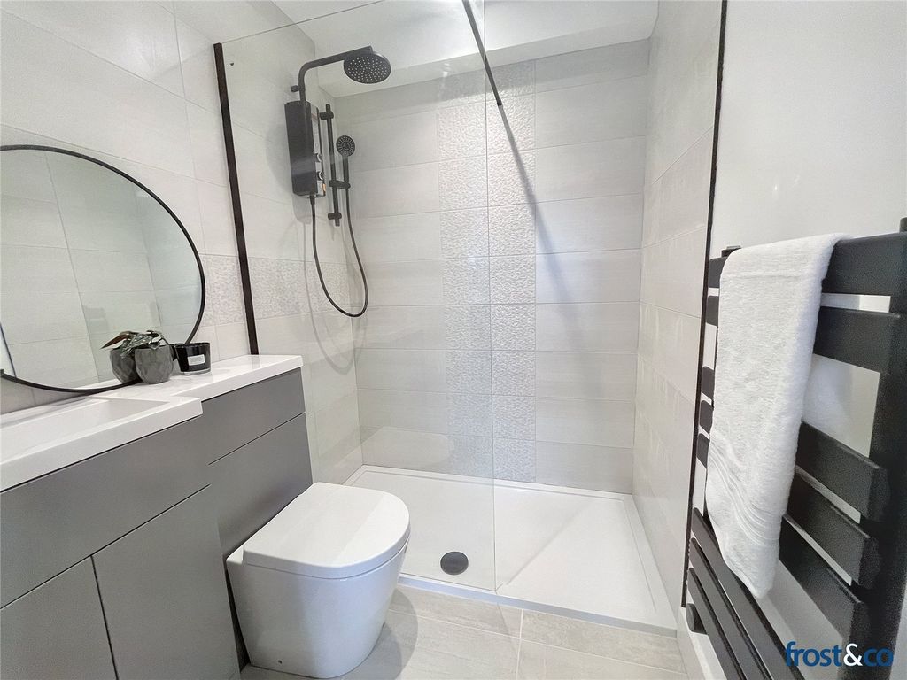 Property photo 3 of 9 Bathroom