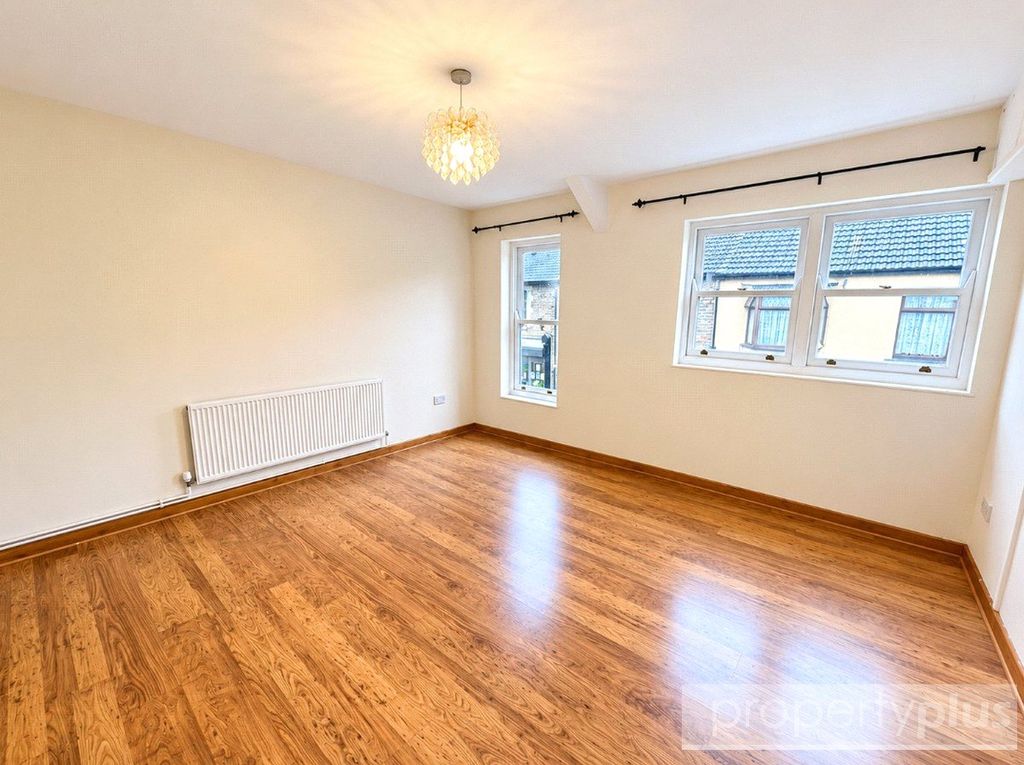 Property photo 2 of 6 Picture No. 15