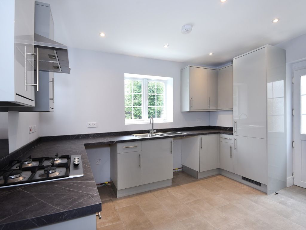 Property photo 2 of 12 Kitchen