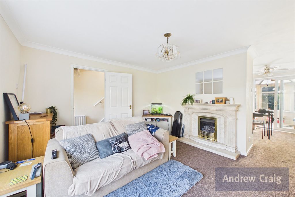 Property photo 2 of 13 Lounge