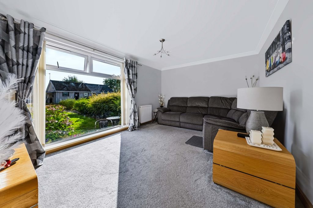 Property photo 2 of 34