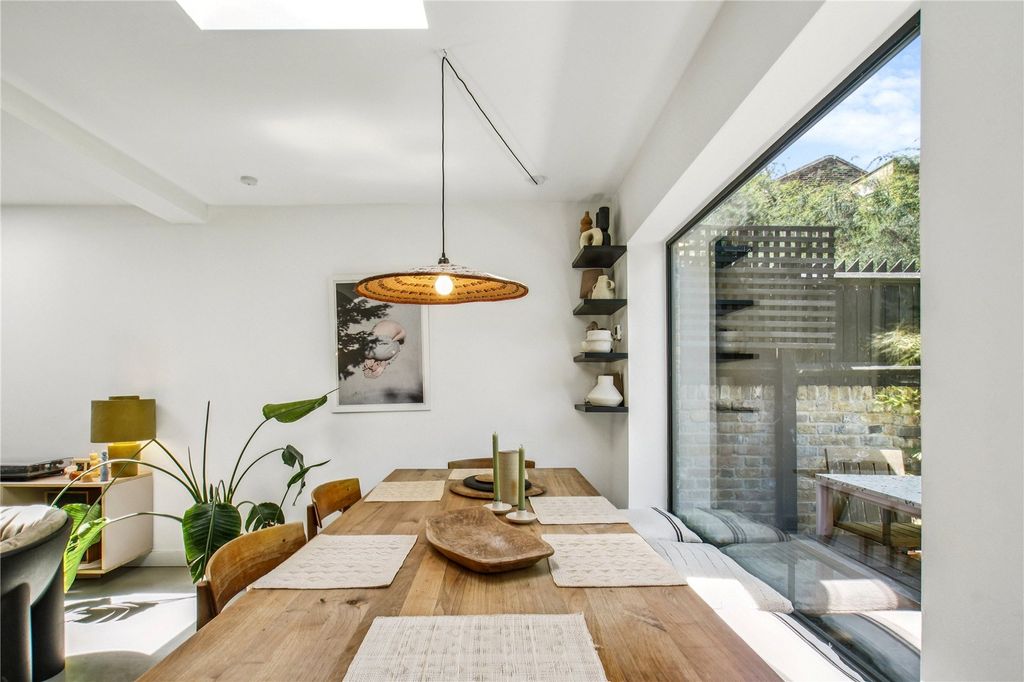 Property photo 2 of 10 Dining Area