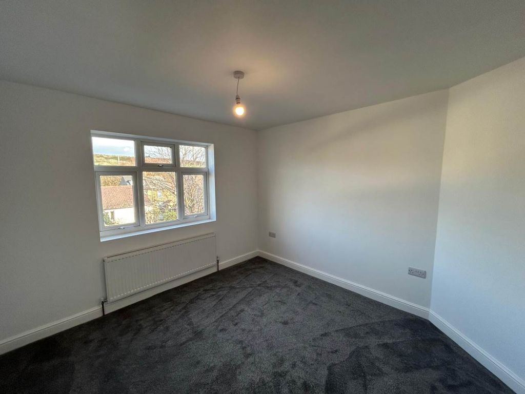 Property photo 3 of 6 Bedroom