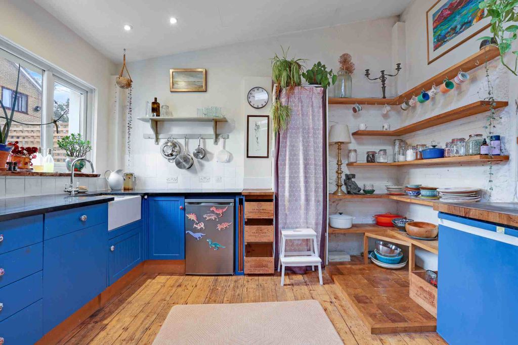 Property photo 2 of 11