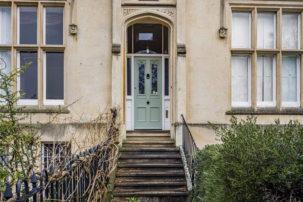 Property photo 2 of 22