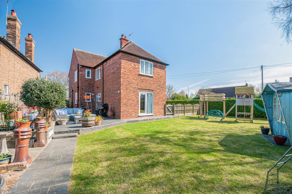 Property photo 3 of 31 Beighton House29.Jpg