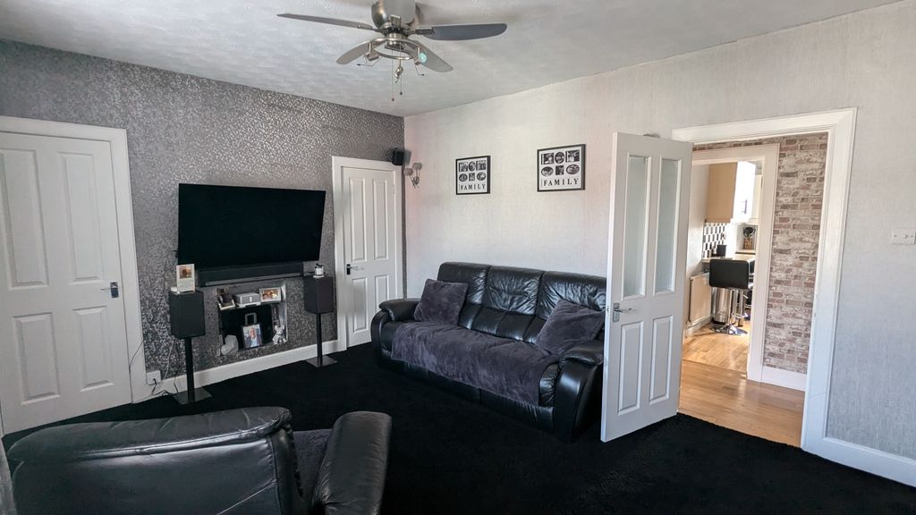 Property photo 3 of 14 1000027407