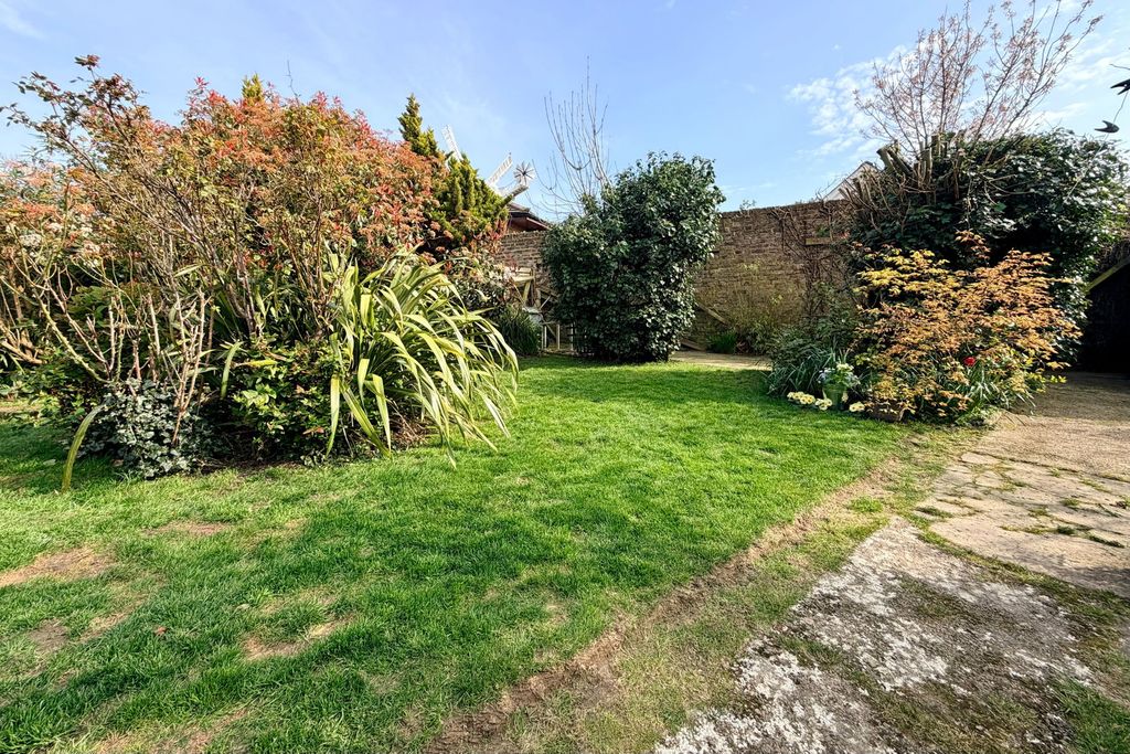 Property photo 2 of 29