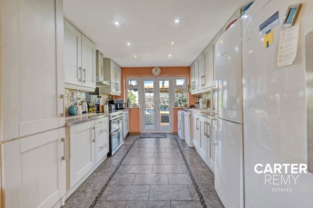 Property photo 3 of 33