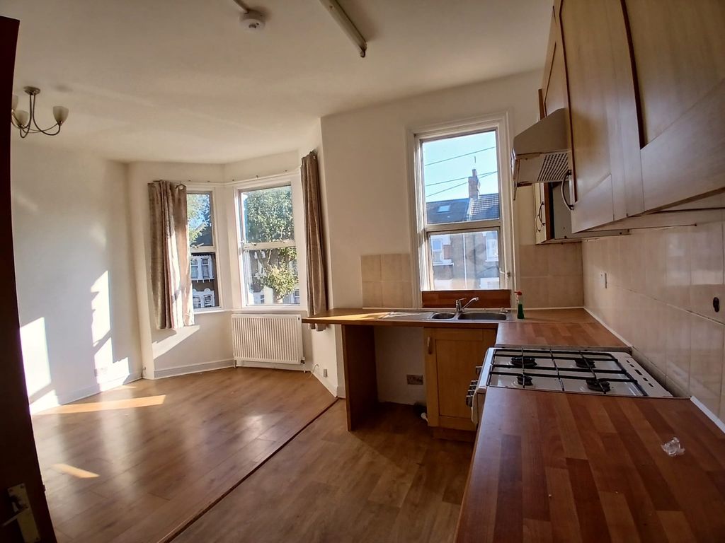 Property photo 3 of 8