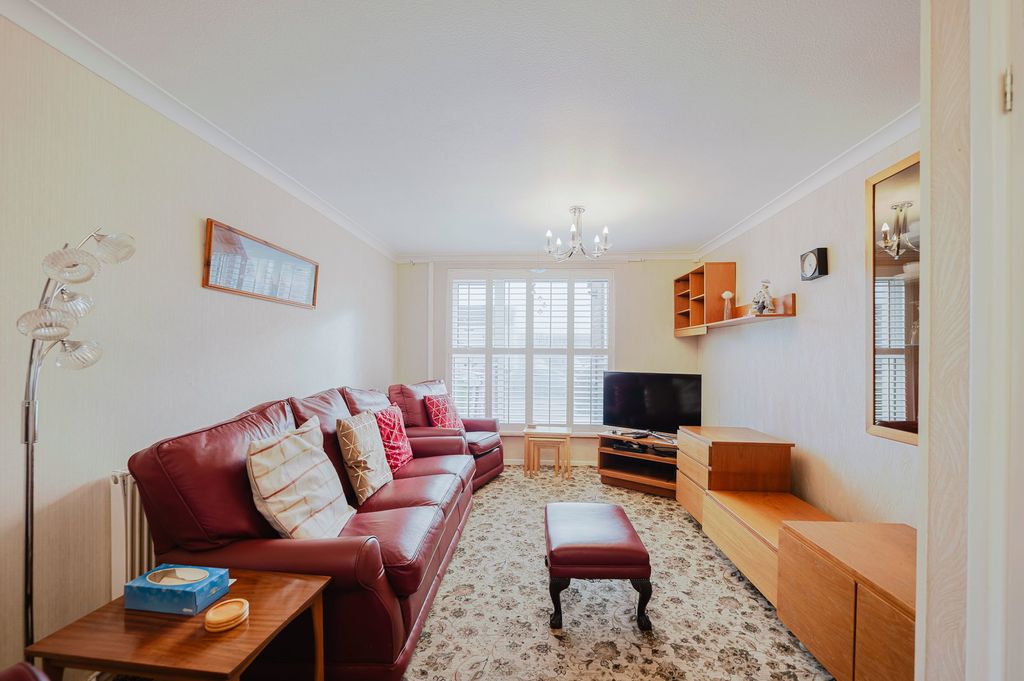 Property photo 3 of 19