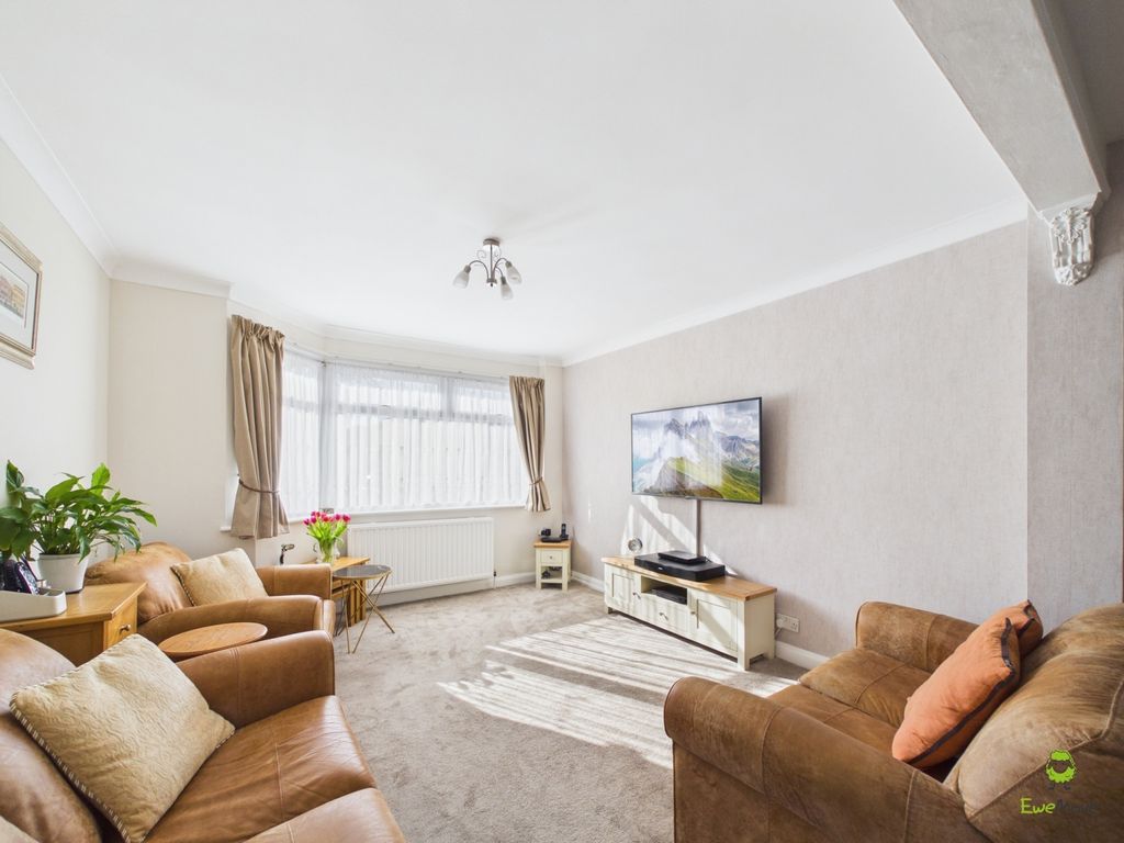 Property photo 2 of 20 Presented By Nicoleta At Ewemove Bexleyheath And D