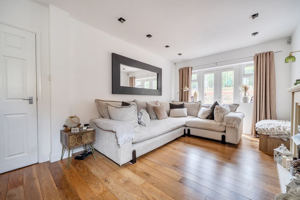 Property photo 2 of 25 1343986-13-68B58c...