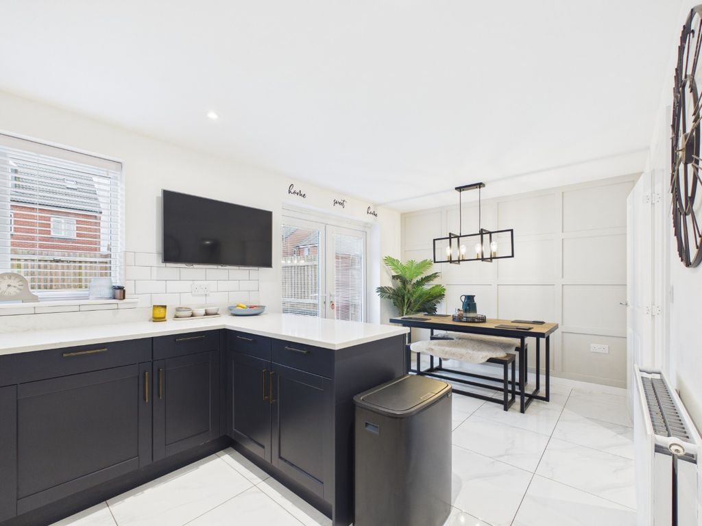 Property photo 3 of 28 4957377