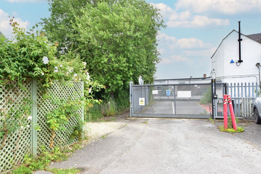 Property photo 2 of 7
