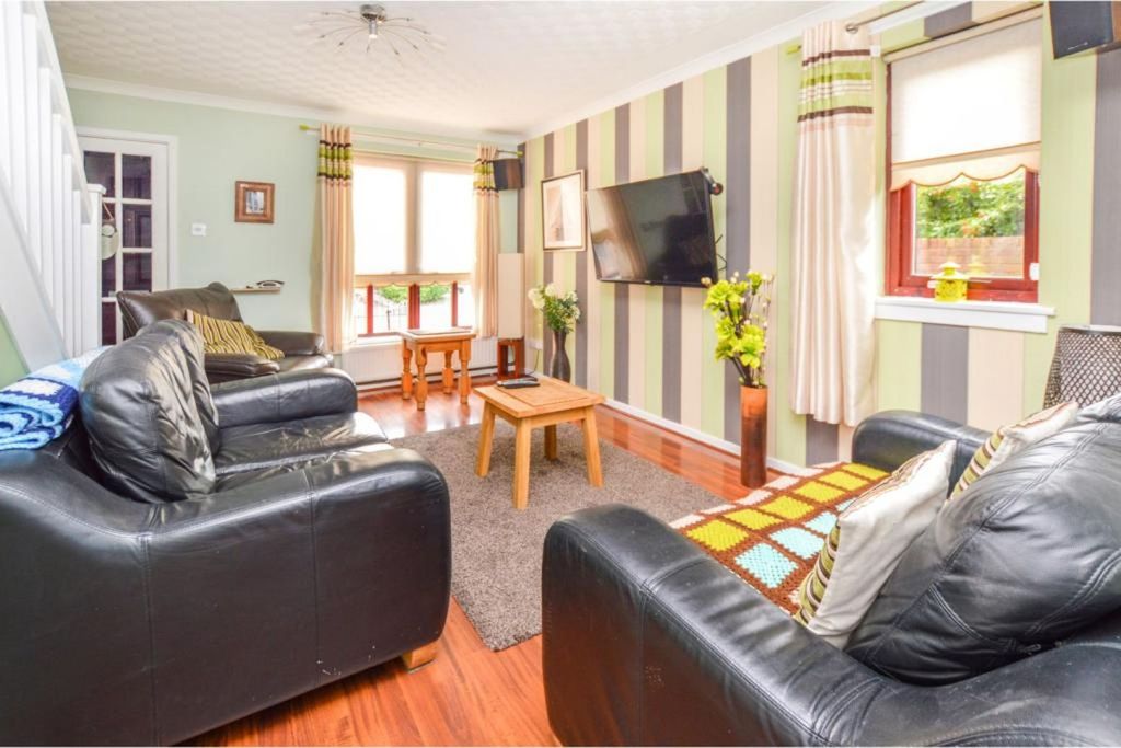 Property photo 2 of 11
