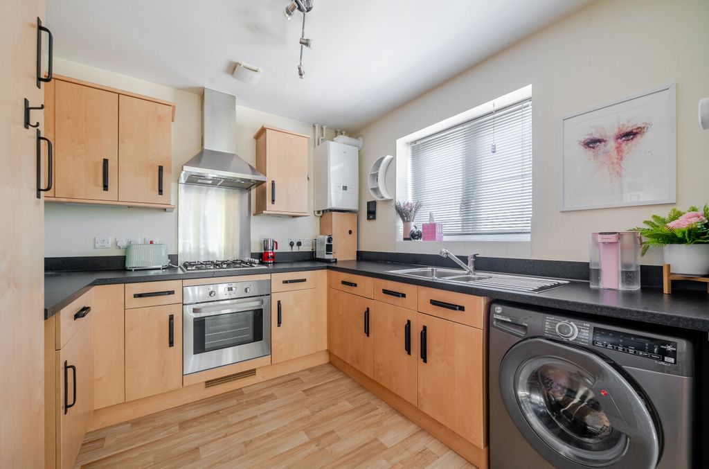 Property photo 2 of 16 1493044-14-6A522c...
