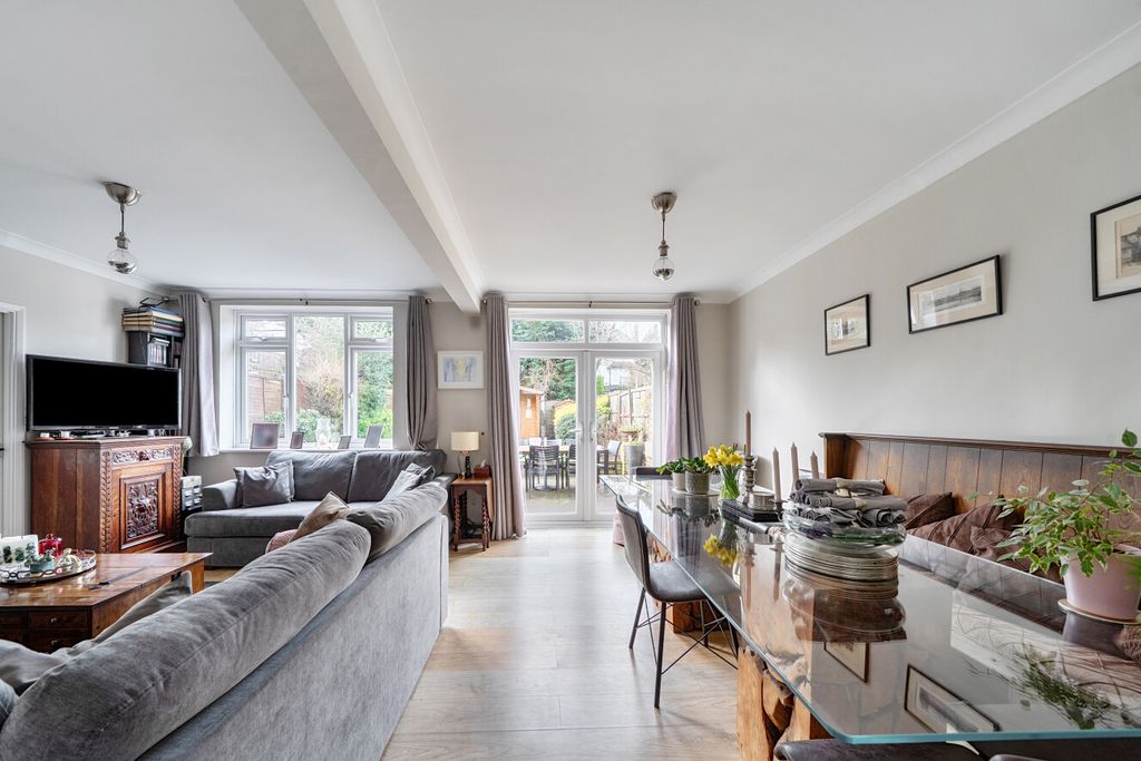 Property photo 2 of 19 1407998-10-69831c...