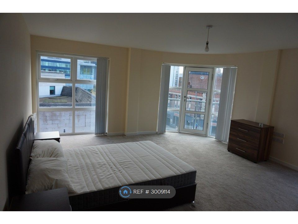 Property photo 3 of 12 Main Bedroom
