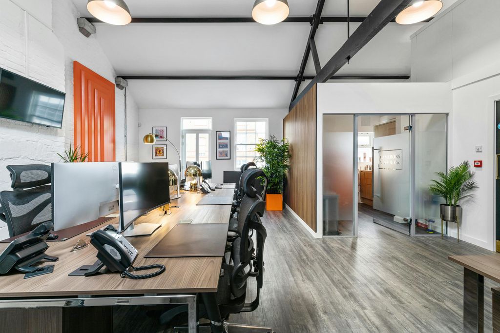 Property photo 2 of 12 Nw6 6Ra_026.Jpg