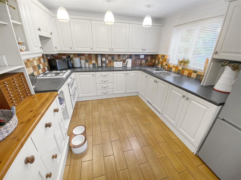 Property photo 3 of 18 Kitchen/Diner