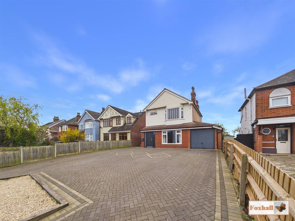 Property photo 1 of 30 Front Garden