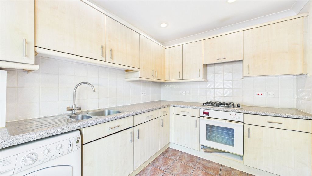 Property photo 3 of 12 Picture 3