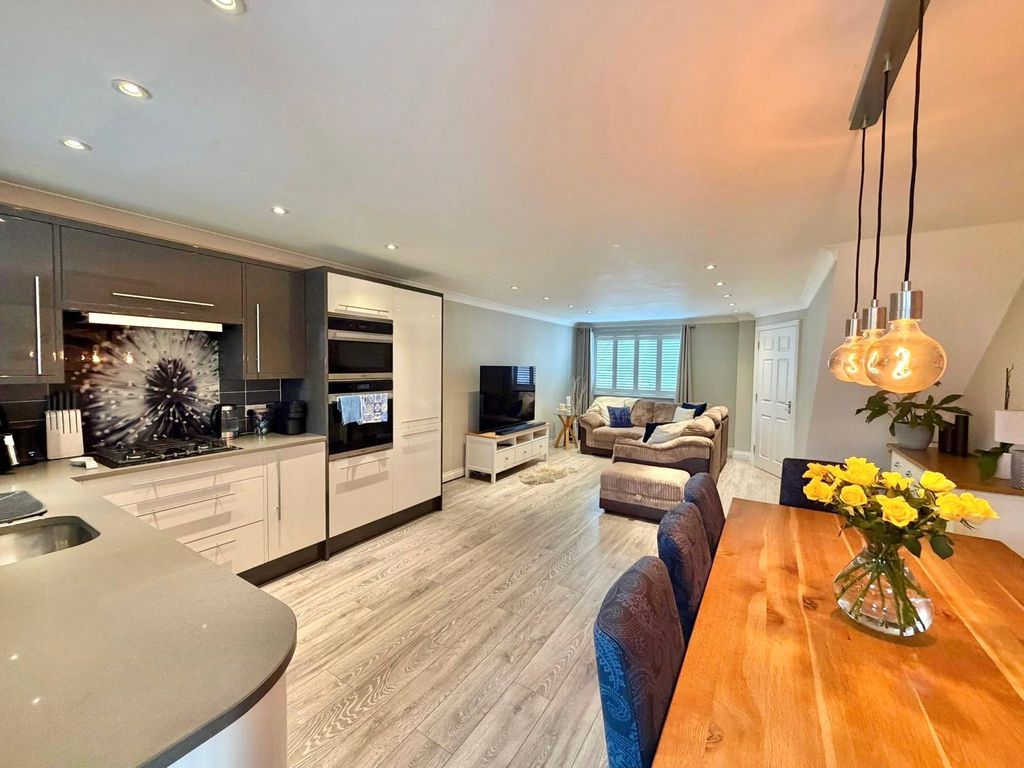 Property photo 2 of 20 Picture No. 14