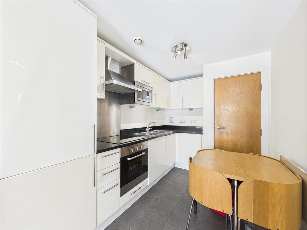 Property photo 3 of 11 Cam04237G0-Pr0139-Still009.Jpg