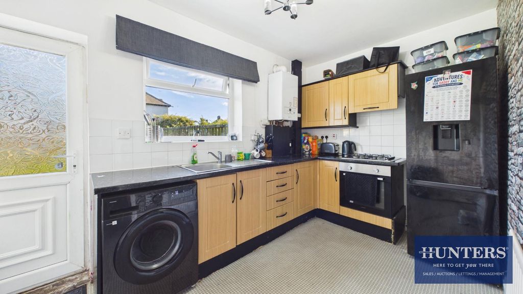 Property photo 3 of 13 Kitchen
