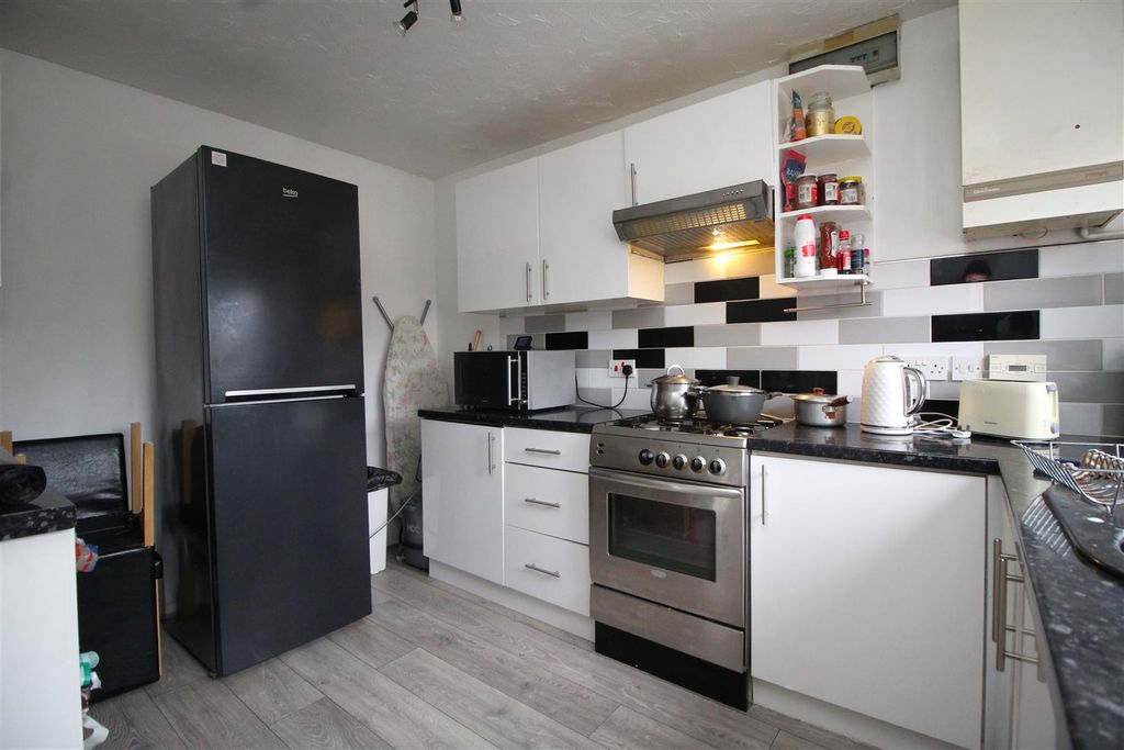 Property photo 3 of 12 Kitchen 1.Jpg