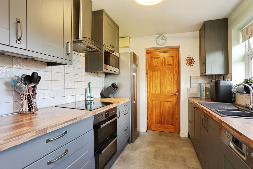 Property photo 3 of 15 Kitchen