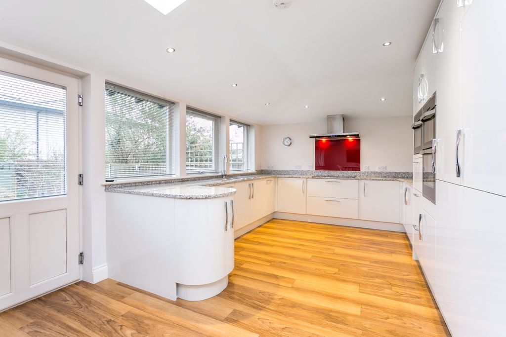 Property photo 2 of 21