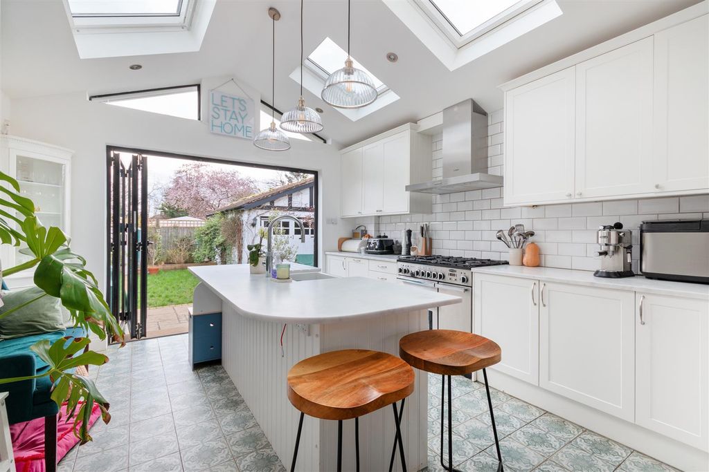 Property photo 3 of 13 Martin Grove