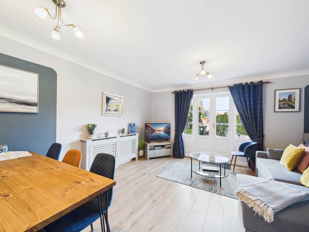 Property photo 3 of 11 Lounge/Diner