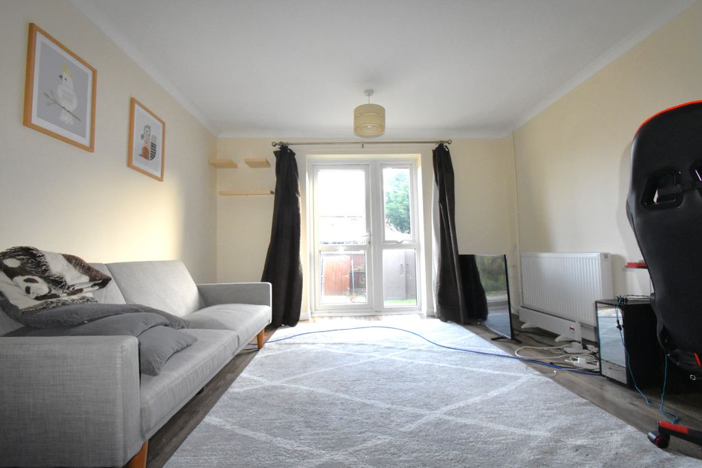 Property photo 2 of 10 Photo 02