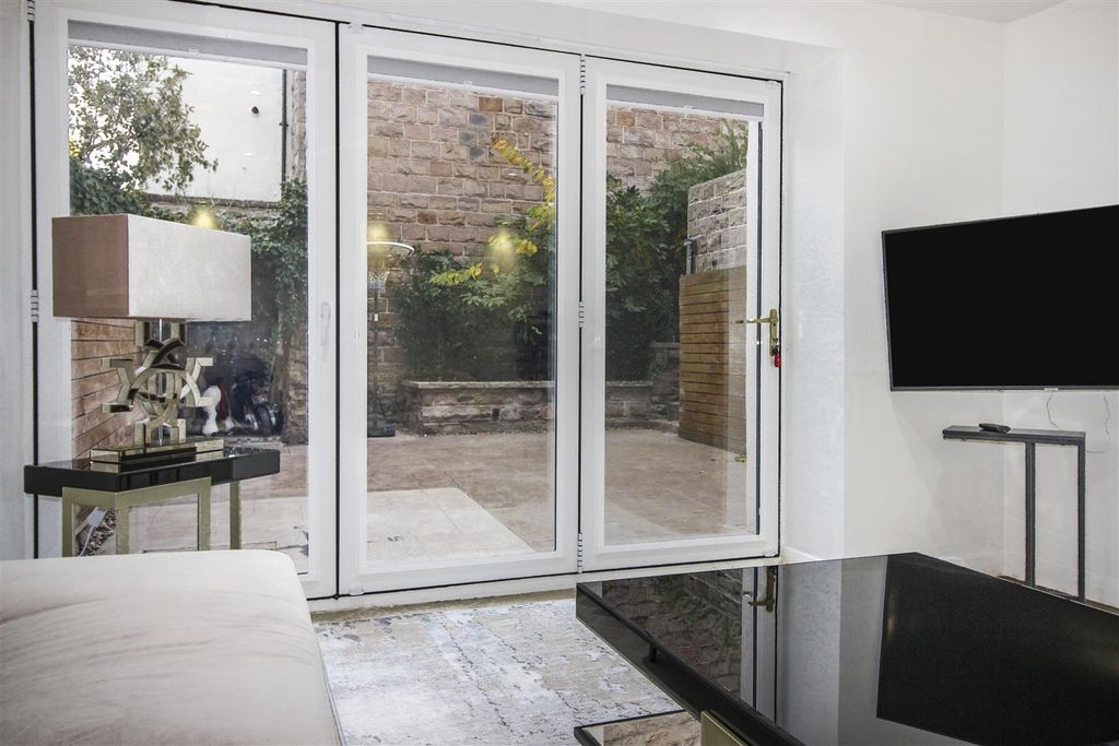 Property photo 3 of 29 Sun Lounge