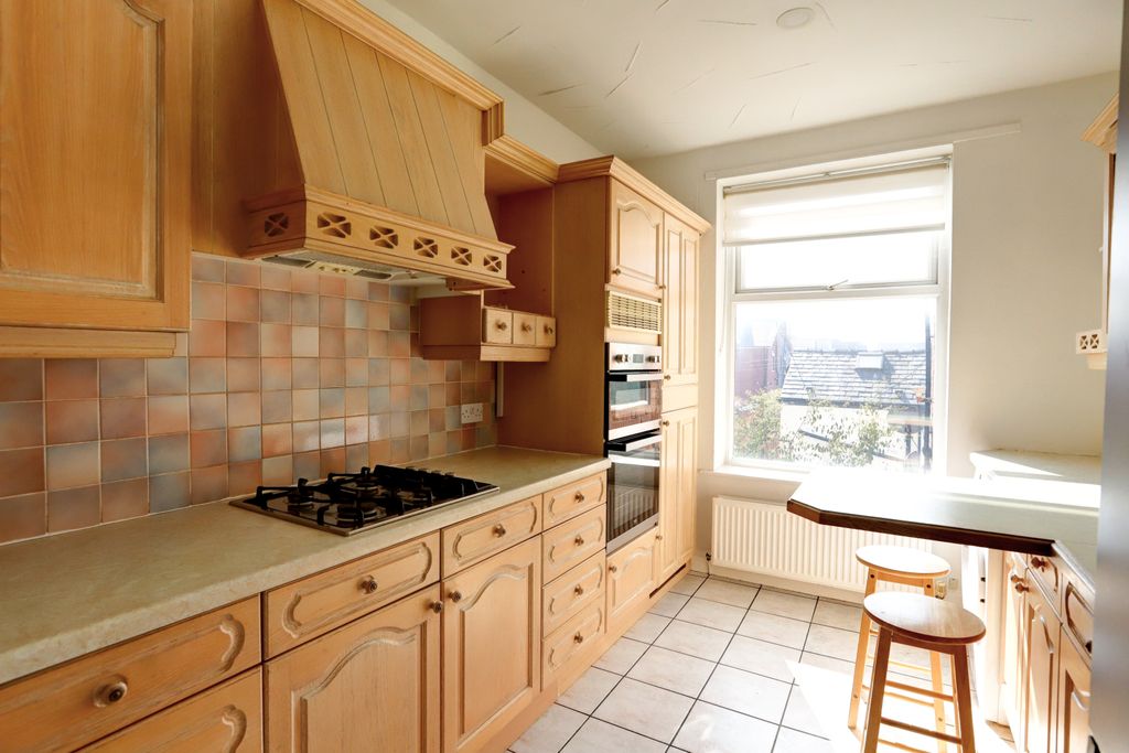 Property photo 2 of 16 Kitchen