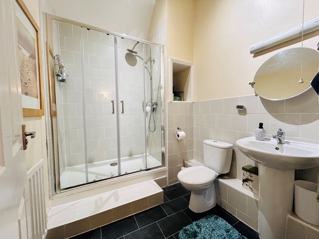 Property photo 3 of 6 Bathroom