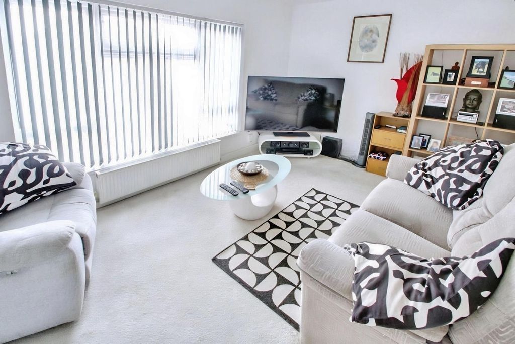 Property photo 2 of 3