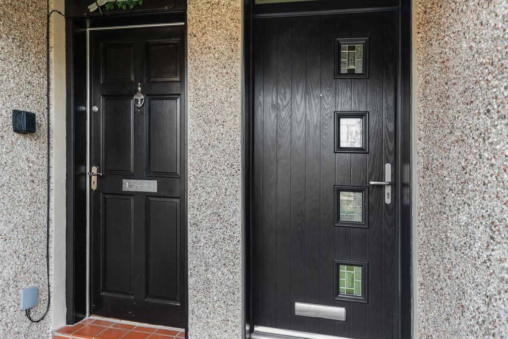 Property photo 3 of 25