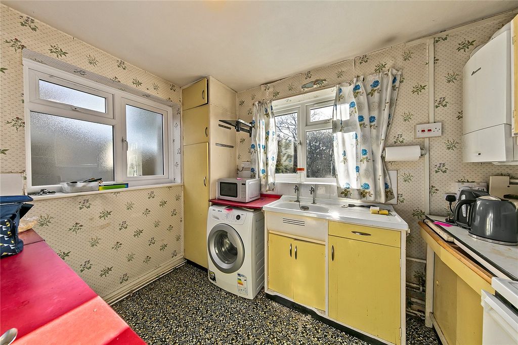 Additional image 9 of 2 bed flat for saleHartland Road, Hampton Hill TW12