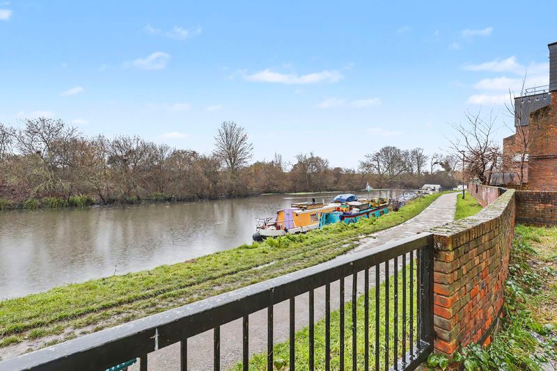 Property photo 1 of 15 Photo 4