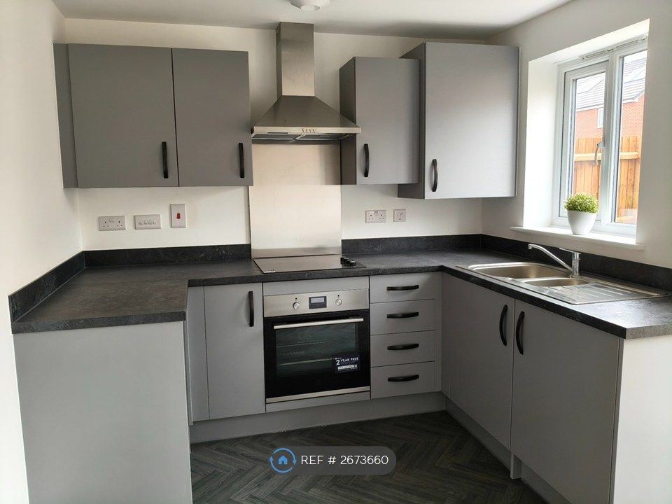 Property photo 3 of 11 Kitchen