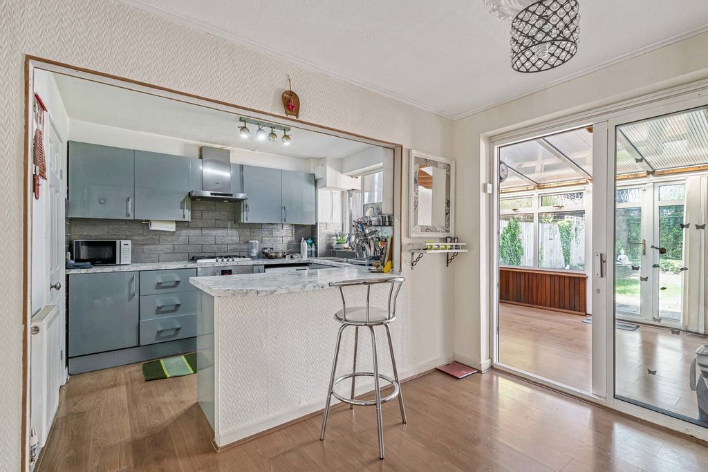 Property photo 3 of 11 Kitchen