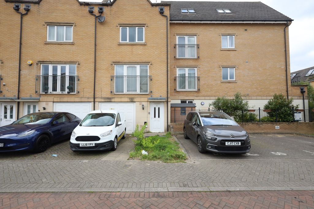 Property photo 3 of 4