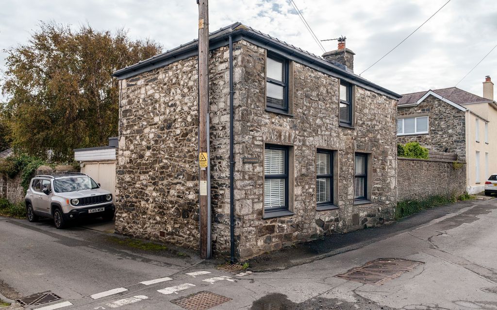 Property photo 2 of 19