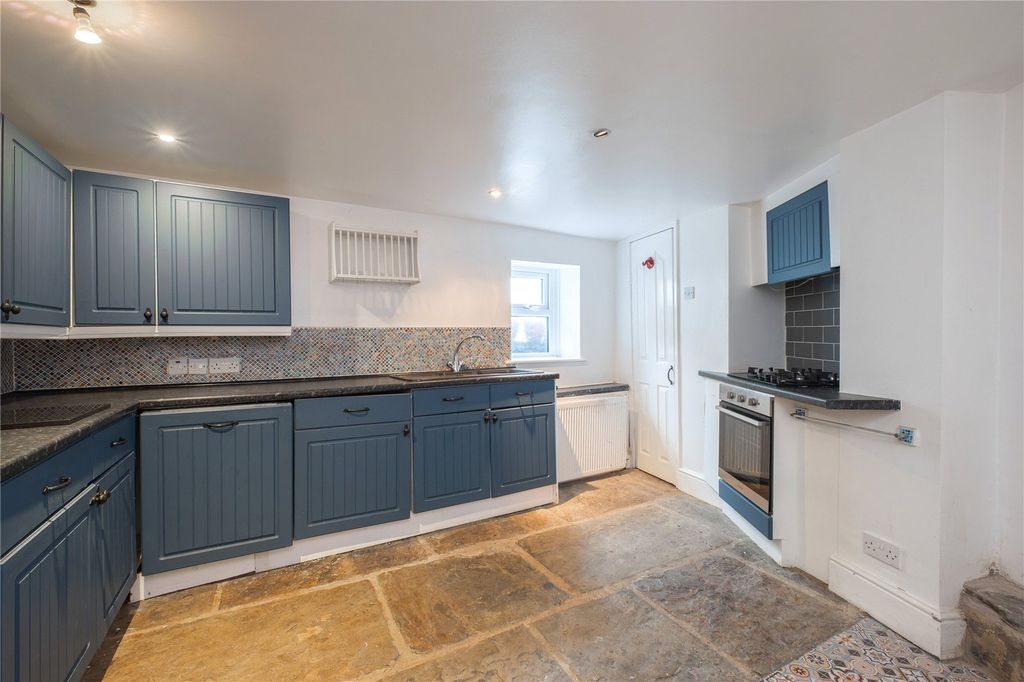 Property photo 3 of 11 Dining Kitchen
