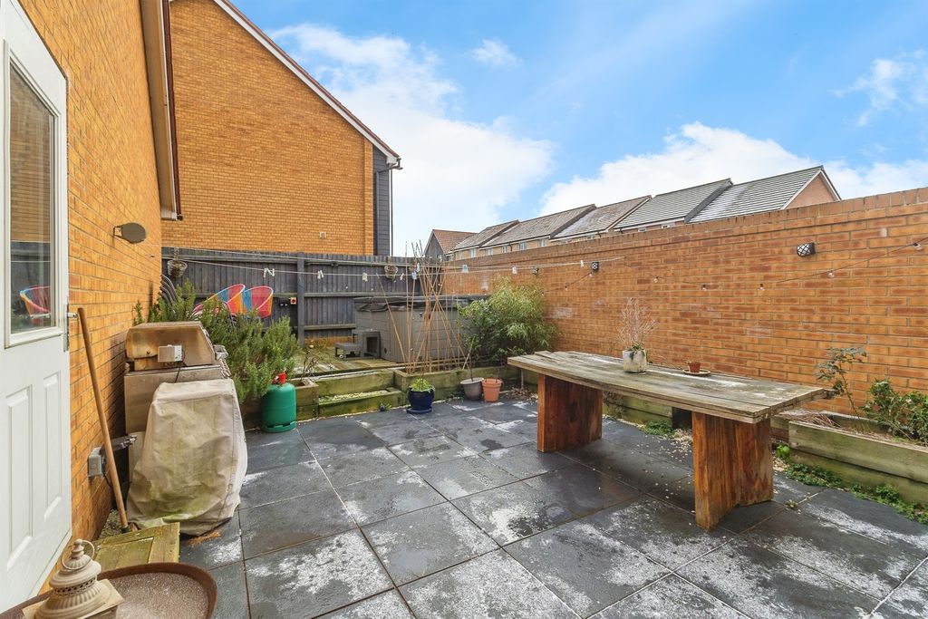 Property photo 3 of 20